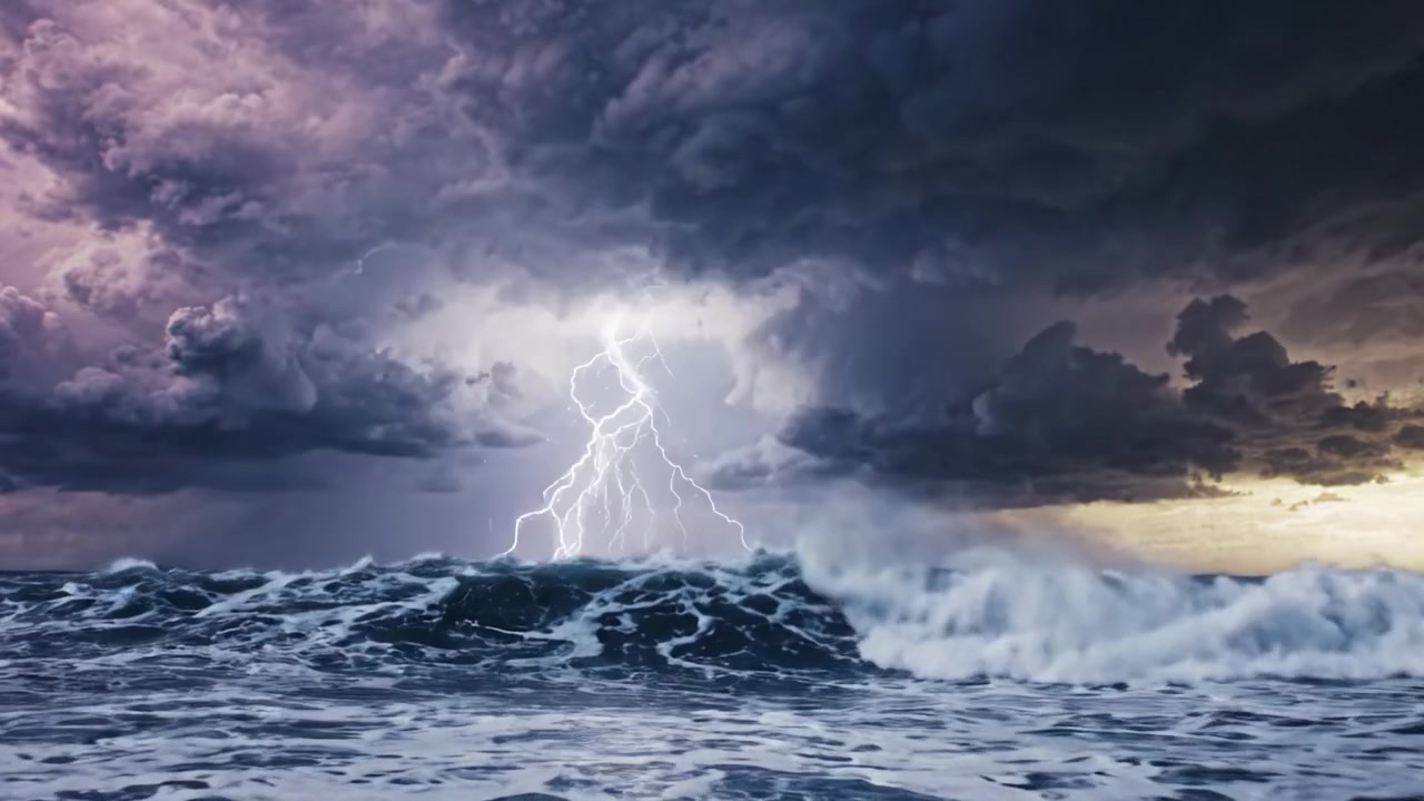 Paisaje Marino Dramático: Una Poderosa Muestra de la Fuerza de la Naturaleza mientras Nubes de Tormenta Oscuras se Acumulan sobre un Océano Turbulento con Olas Rompiendo