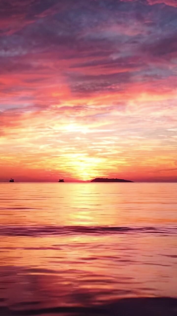 Stunning Sunset Over Serene Waters: A Captivating Display of Colorful Skies and Tranquil Reflections in a Coastal Landscape