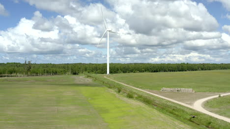 Drone-Acercándose-A-Una-Turbina-Eólica