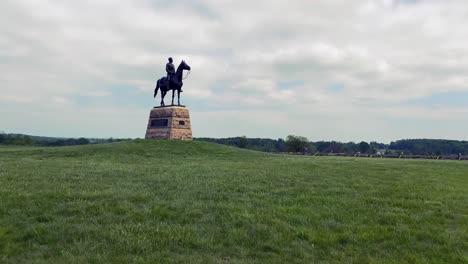 general meade a caballo, líder del ejército de la unión durante la guerra civil en la estatua del parque militar nacional de gettysburg