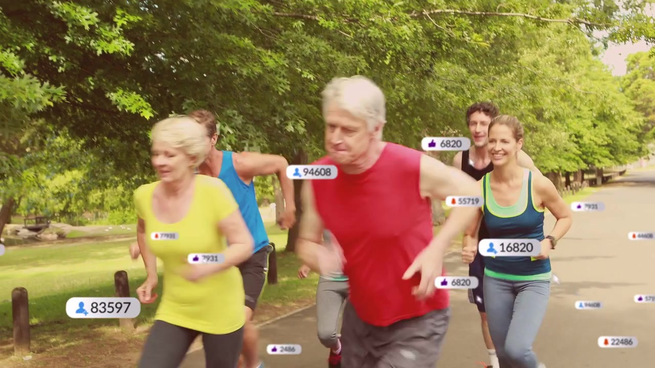 Una squadra di fitness fa jogging su un sentiero del parco; il leader rallenta, ansimando; la squadra lo assiste, con i distintivi in vista, e il gruppo riprende la corsa