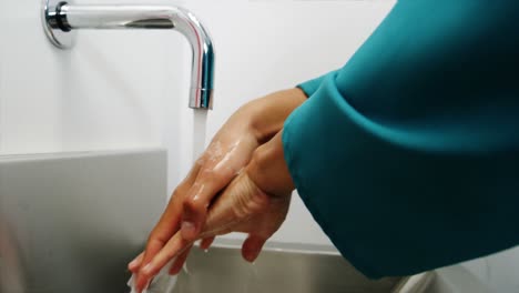 male surgeon washing his hands