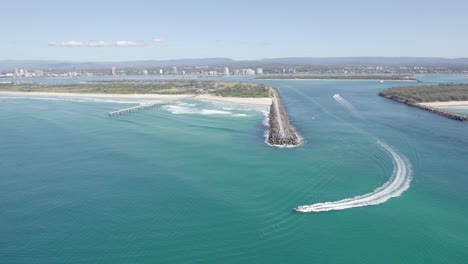 Speedboat-Heading-Out-To-The-Ocean-Passing-By-The-Spit-On-Gold-Coast,-QLD,-Australia