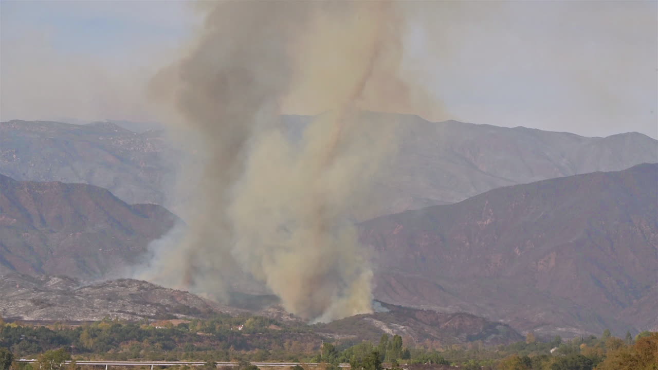 캘리포니아 남부 벤투라 카운티에서 발생한 토마스 산불 화재