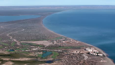 fotografía de la playa y la bahía de mogote en baja california sur, méxico