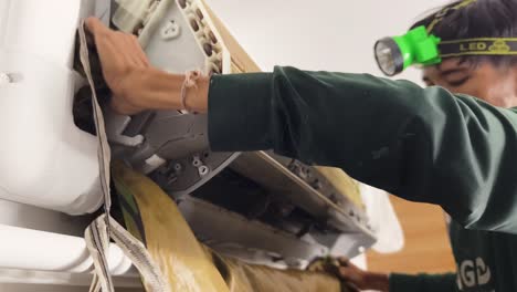 reparación de acondicionadores de aire por parte de un técnico
