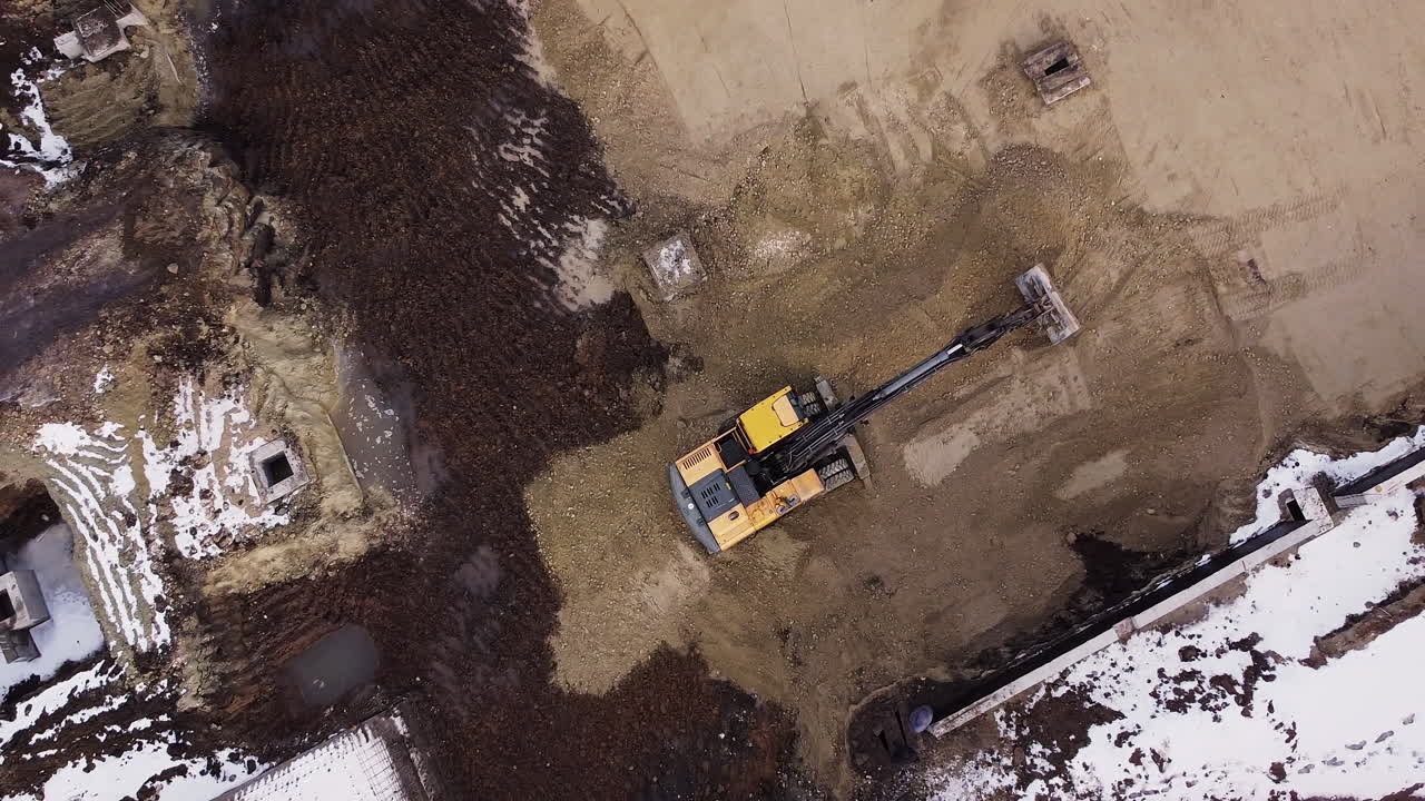 vista aérea del sitio de construcción en invierno
