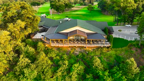 The-newly-opened-lake-bluff-Grille-at-the-Muskegon-Golf-Course