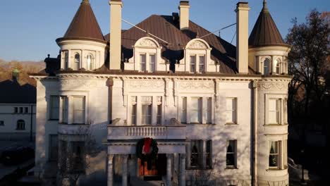 Drone-view-of-Governors-Mansion-in-Salt-Lake-City,-Utah