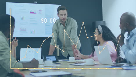 animación del procesamiento de datos sobre diversas personas de negocios que trabajan en la oficina