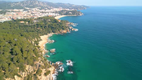 Descubre-La-Joya-Escondida-De-Lloret-De-Mar-Desde-Una-Perspectiva-única-Con-Nuestros-Tours-Aéreos-Con-Drones