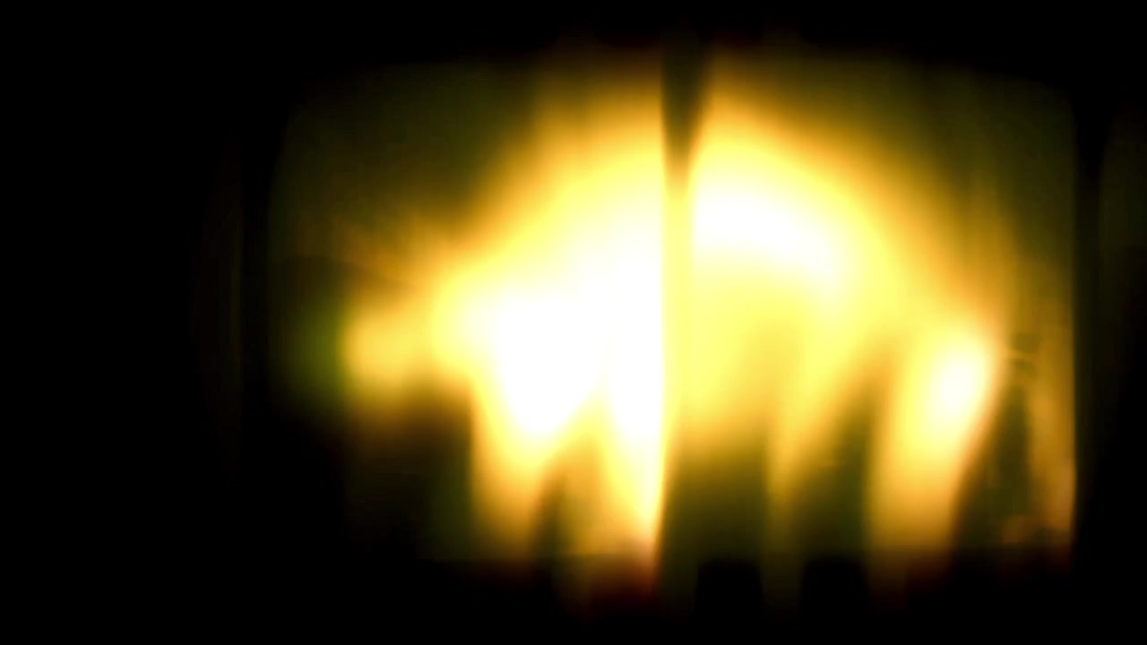 Perdite di luce astratte ed effetti luce lente su sfondo nero