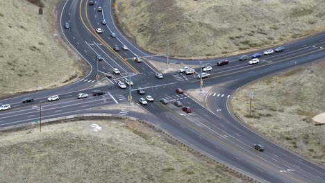 Vista-Aérea-De-La-Intersección-De-La-Carretera-En-Golden,-Colorado