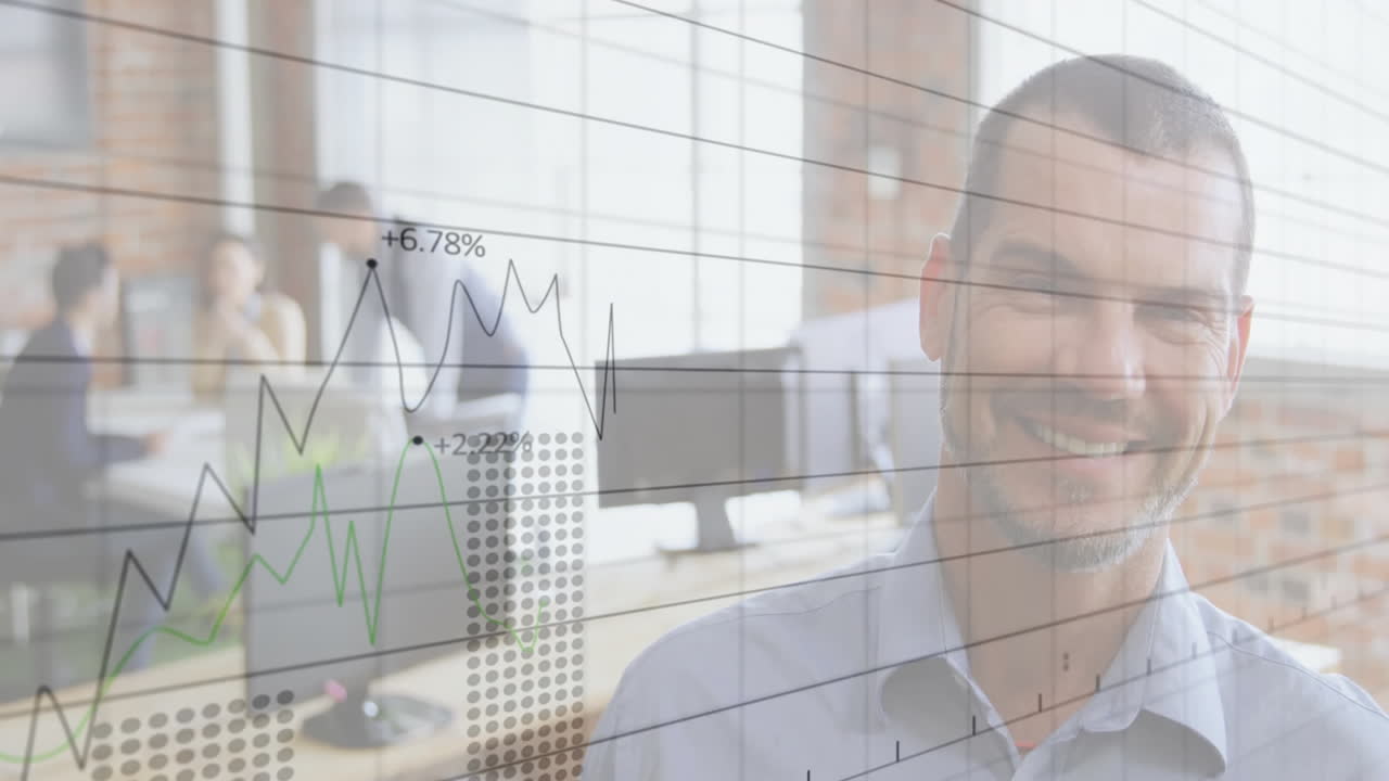 gráfico de crecimiento de negocios animación sobre el hombre sonriente en el entorno de la oficina moderna