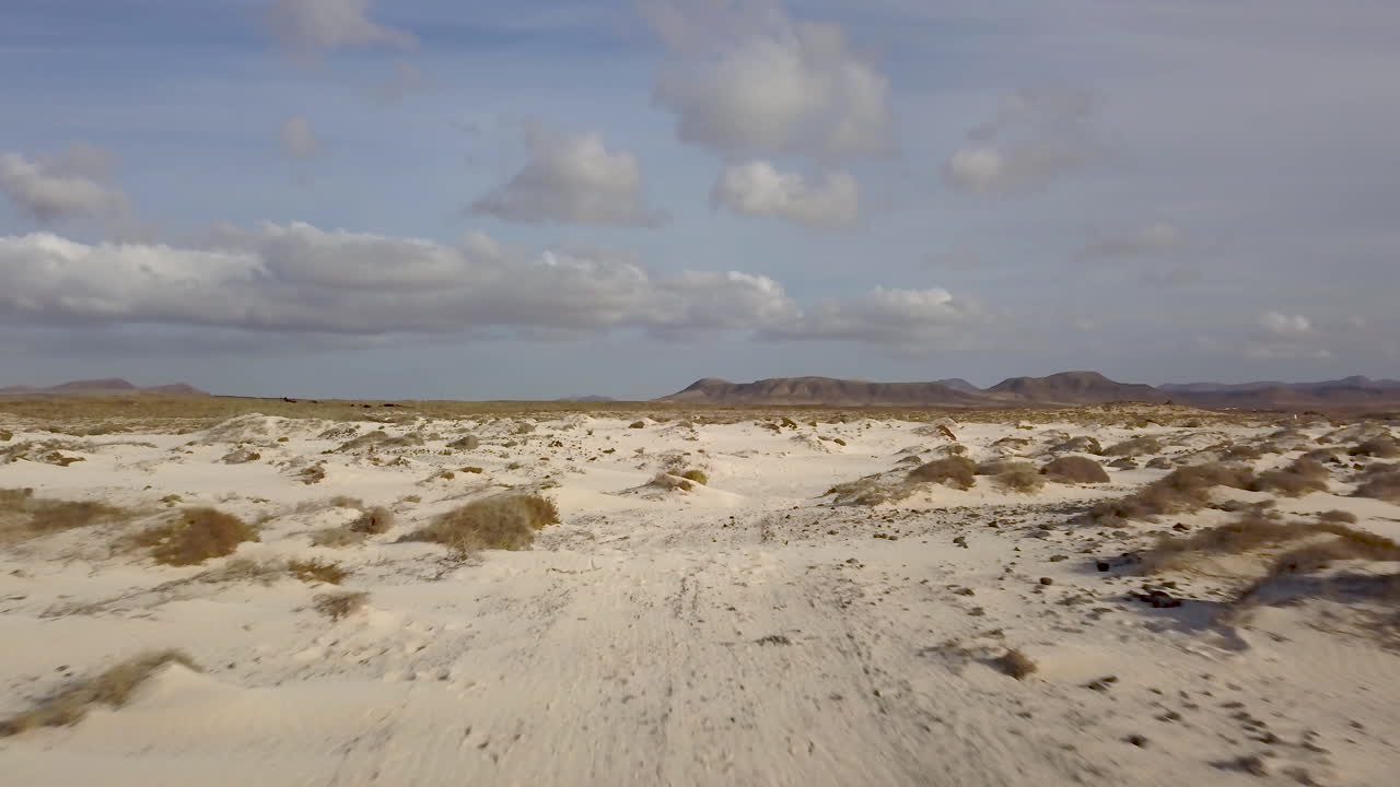 droneflight over dunes