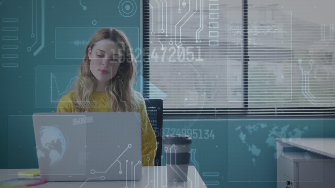 Animazione di donna d'affari caucasica su interfaccia digitale ed elaborazione dati.