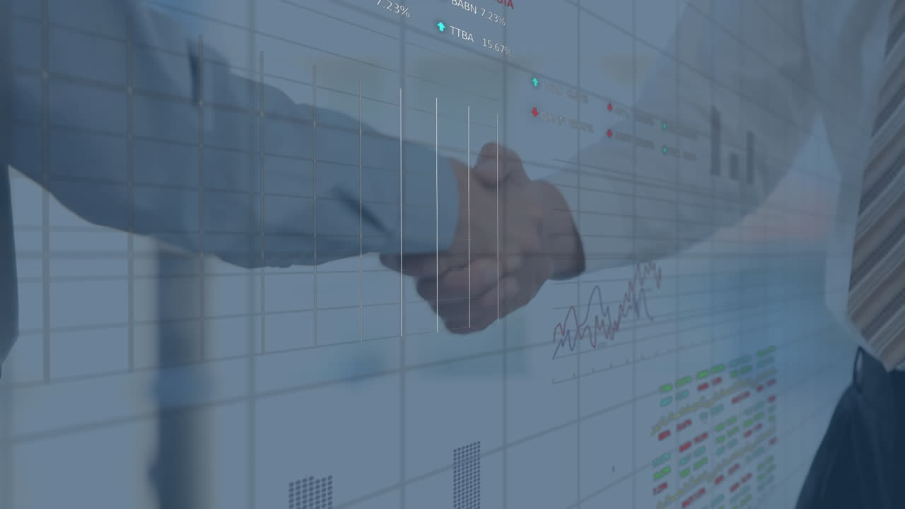 Procesamiento de datos del mercado de valores sobre una red de cuadrícula, contra la sección media de dos empresarios dándose la mano