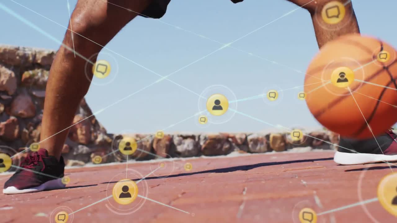 animación de la red de conexiones sobre un hombre afroamericano mayor corriendo en la playa