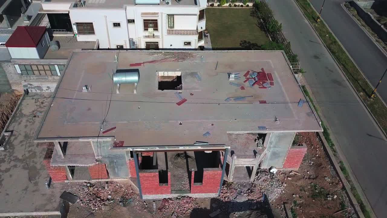 vista aérea de una casa en construcción 4k