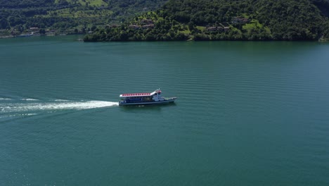 Boat-Cruising-In-The-Lake-Iseo-In-Italy