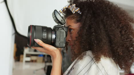 Photography-camera-and-photographer-black-woman