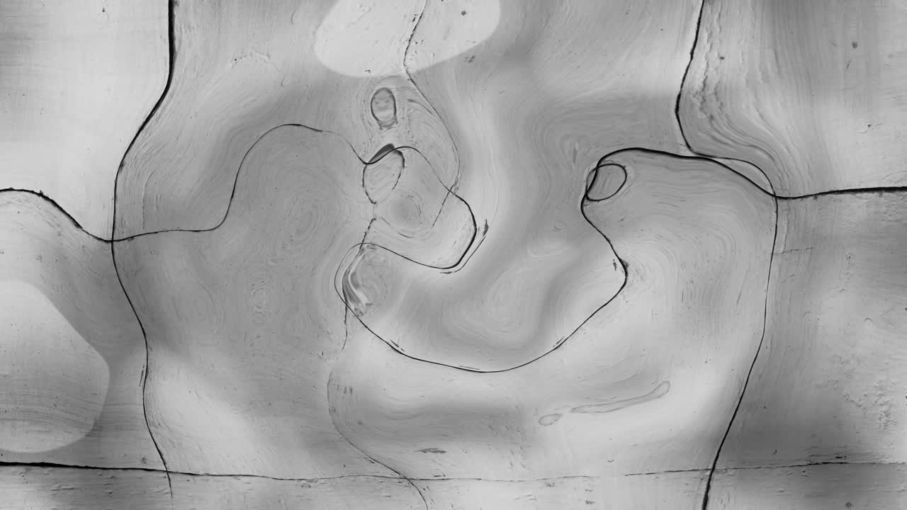 회색 배경에 흐르는 액체 질감 효과의 디지털 애니메이션