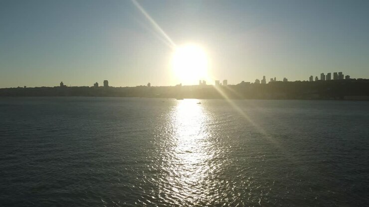 Mar de Istambul do ar ao pôr do sol