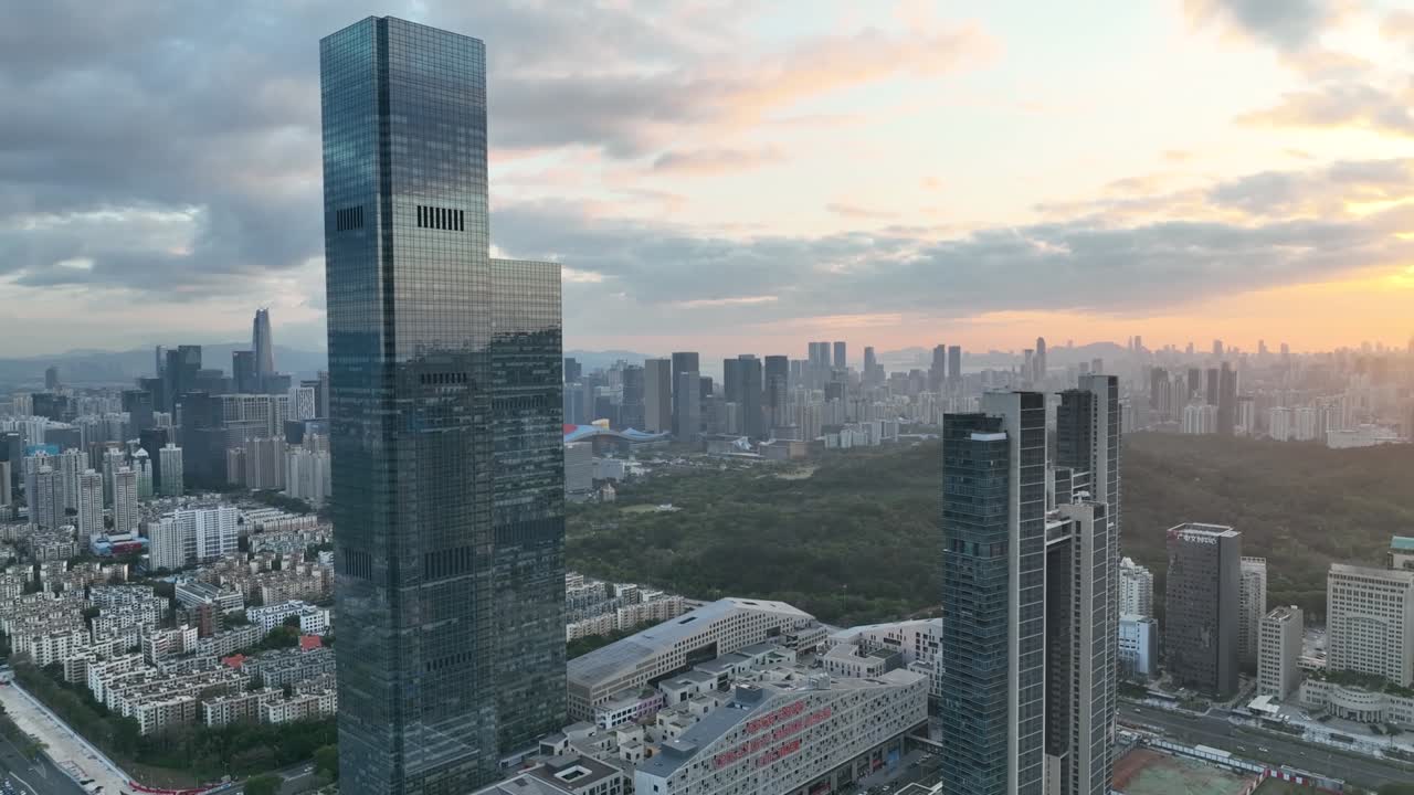Vista aérea do horizonte da cidade de Shenzhen no CBD ao anoitecer na China