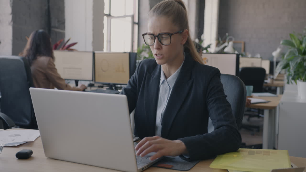 Business Meeting and Collaboration in a Modern Office