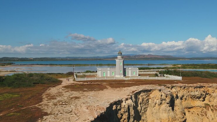 Con il drone verso il Faro Los Morillos a Cabo Rojo, Porto Rico.