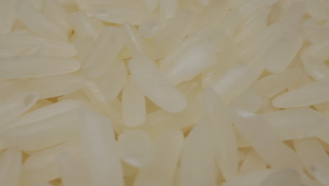 primer plano de arroz blanco sin cocinar