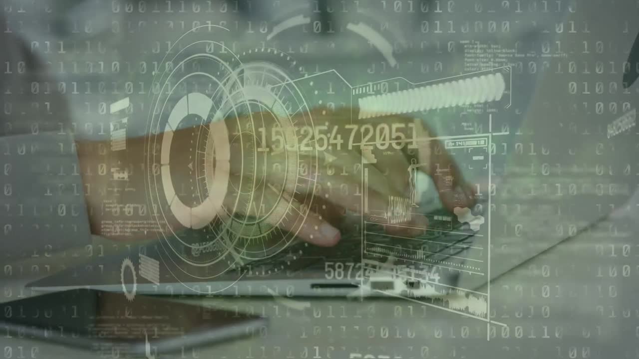 анимация круглого сканера, обработки данных и двоичного кодирования над средней частью человека, использующего ноутбук