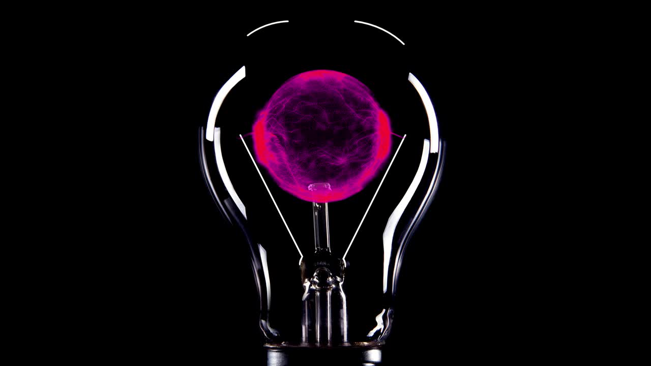 검은 바탕에 다채로운 플라즈마로 가득 찬 전구 클로즈업 뷰
