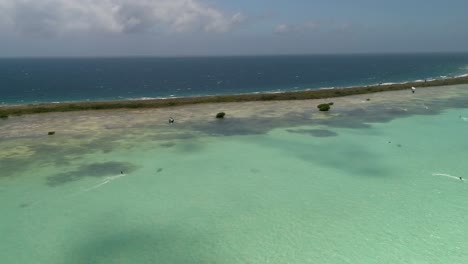 海上風船遊覽 (kitesurfing in paradise) 在加勒比海的洛斯洛卡斯群島 (los rocas islands) 遊覽