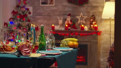 Toma-Reveladora-De-Una-Mesa-De-Comedor-Para-La-Celebración-Navideña.