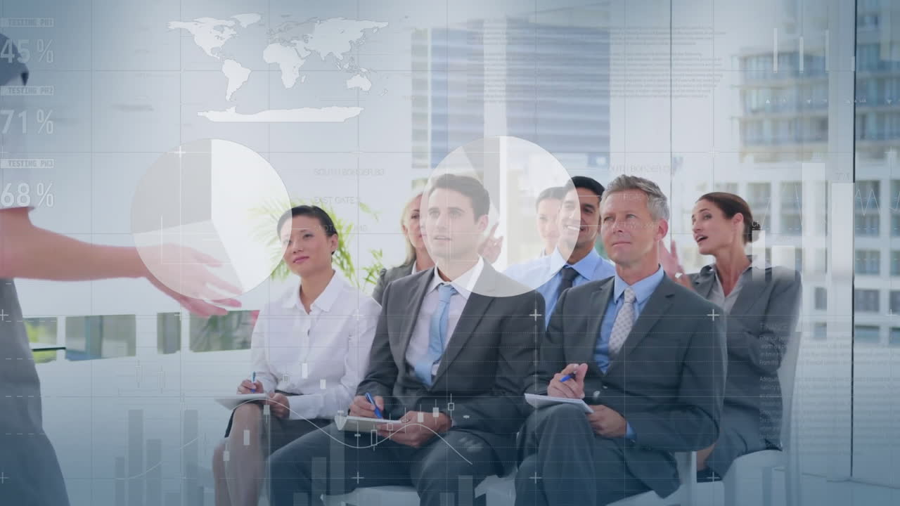 세미나에서 다양한 동료들이 질문을 하는 인포그래픽 인터페이스의 애니메이션