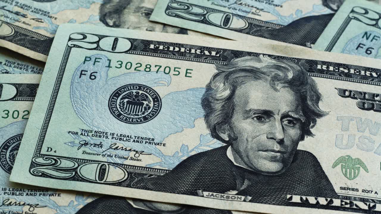 andrew jackson en billetes de 20 dólares usds entre muchos 4k