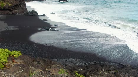 Shot-of-Kipahulu-beaches-on-Maui,-Hawaii,-USA