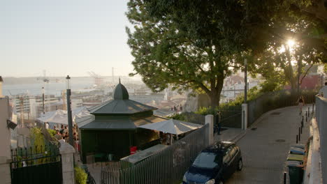 Atmósfera-De-Puesta-De-Sol-En-Lisboa-Durante-La-Hermosa-Puesta-De-Sol-Con-Hermosas-Vistas