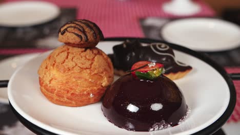 variedad de pasteles deliciosos
