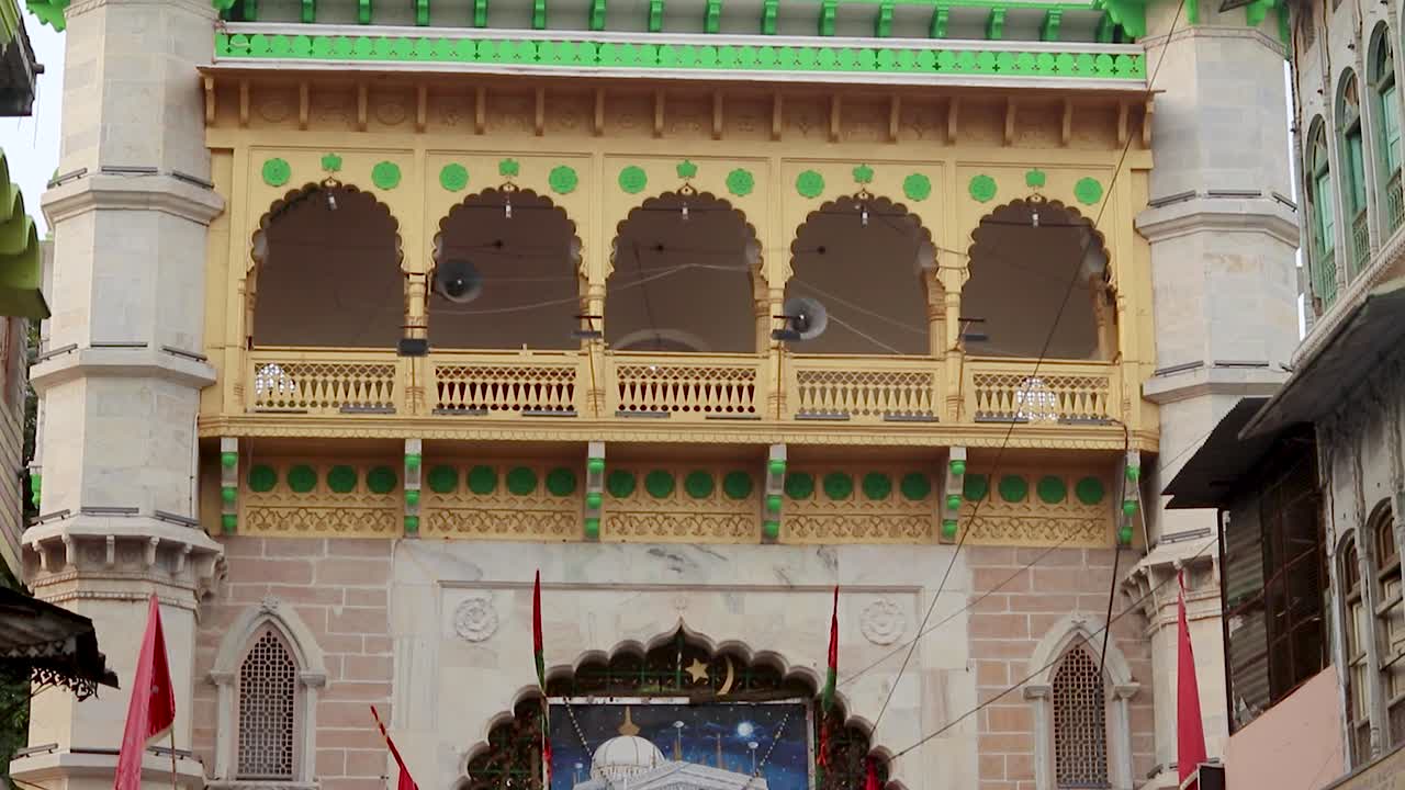 la antigua tumba sufí del santo sufí khawaja moinuddin chishti dargah arquitectura única en el día el video se toma en khawaja gharib nawaz dargah sharif en ajmer rajasthan india el 19 de agosto de 2023