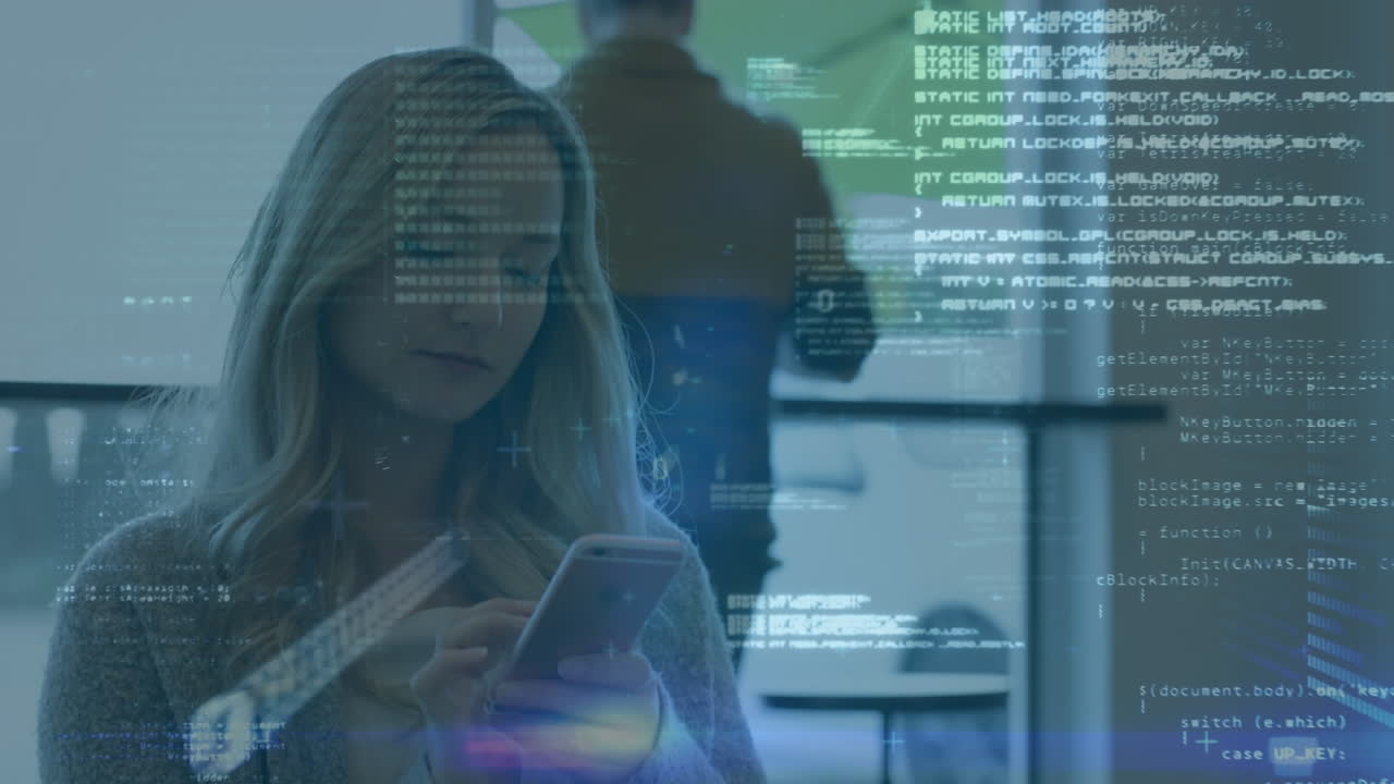 animación de procesamiento de datos y punto de luz azul contra mujer caucásica usando teléfono inteligente en la oficina.