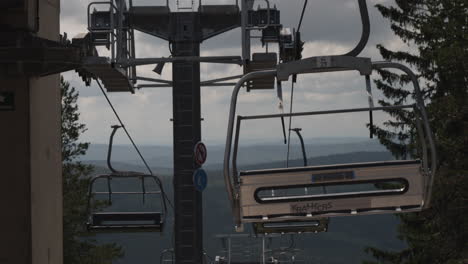 Herrliche-Aussicht-Auf-Lifte-Und-Berglandschaften-In-Der-Gemeinde-Kramfors,-Schweden