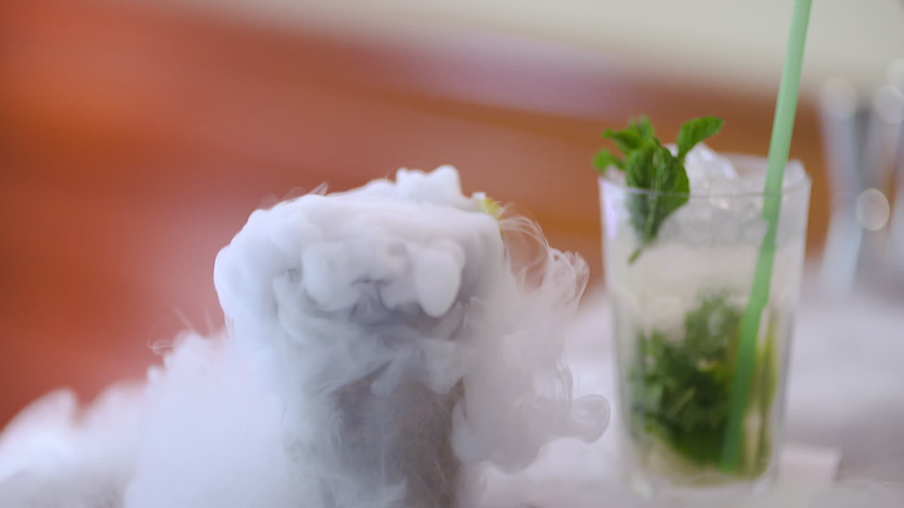 близко к сухому льду, готовящемуся в качестве напитка
