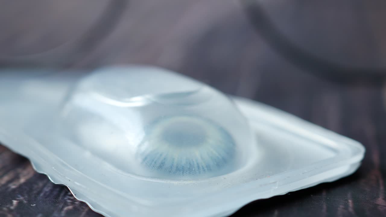 포장된 콘택트 렌즈의 클로즈업