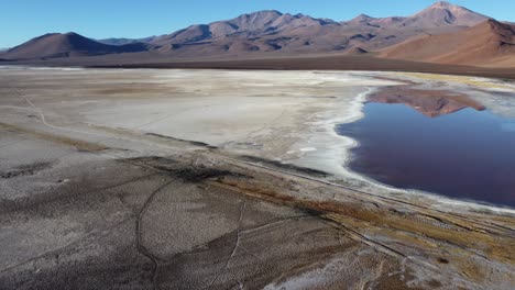 High-altiplano-salt-lake-lagoon-in-northern-Chile,-Caracote-mountains