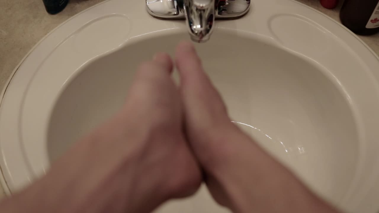 toma cenital del producto que se frota en la palma de la mano.