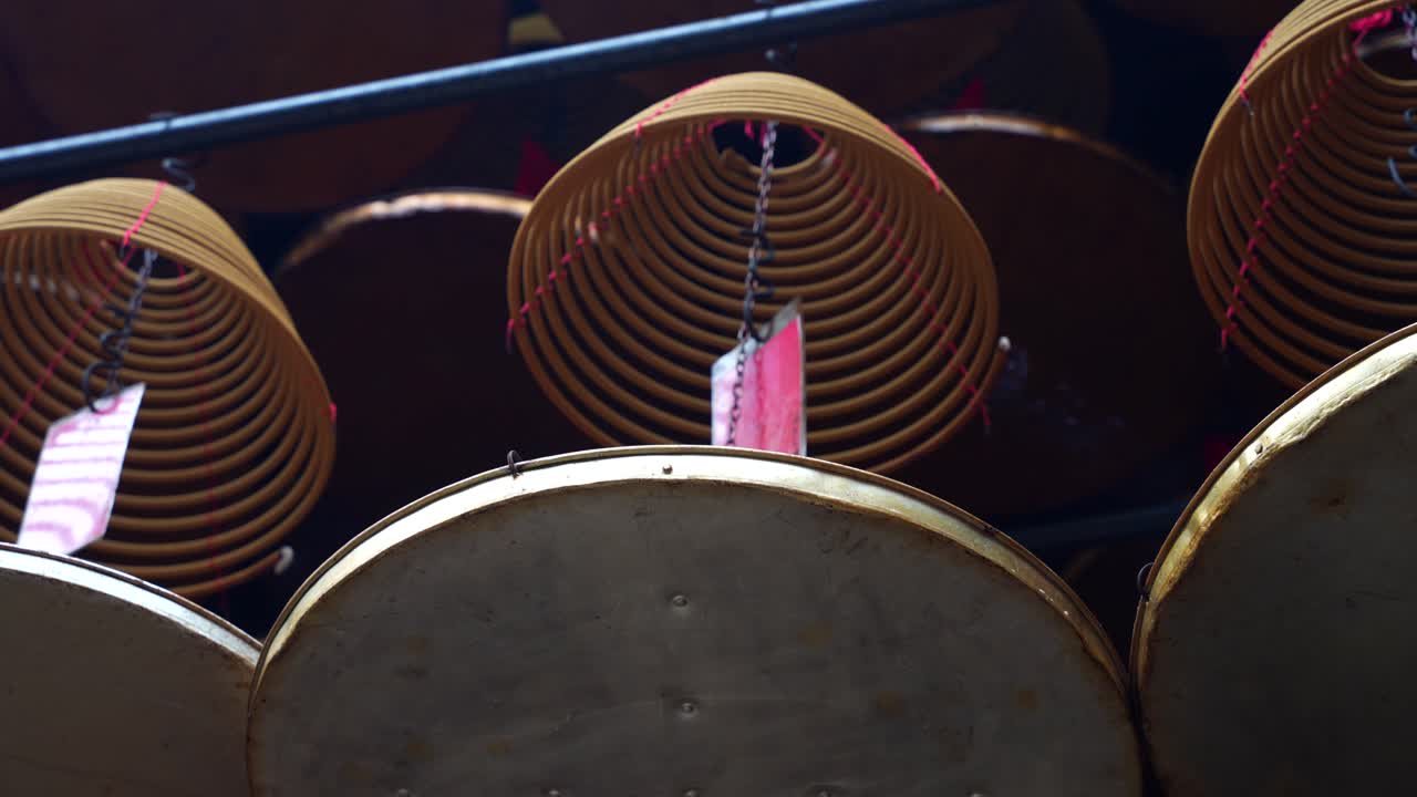 홍콩 의 틴 하우 사원 에서 연기 로 불타는 향상 콘