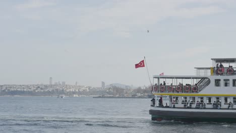 ferry en el puerto de estambul