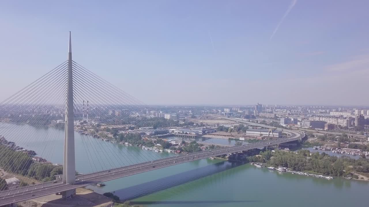 베오그라드의 아다 다리, 아다 호수, 뉴 베오그라드의 믿을 수 없는 오프닝 4k  ⁇